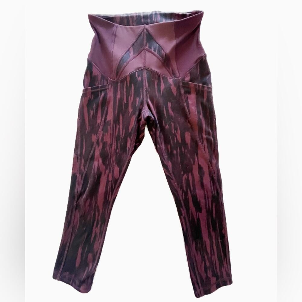 Lululemon Wunder Under Crop (Hi-Rise) *Full-On Luon Animal Size 4
